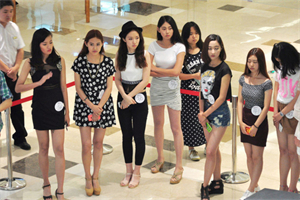 Facing the blooming tea flowers, delve into the beautiful world of the New Tea Studio in Shanghai!